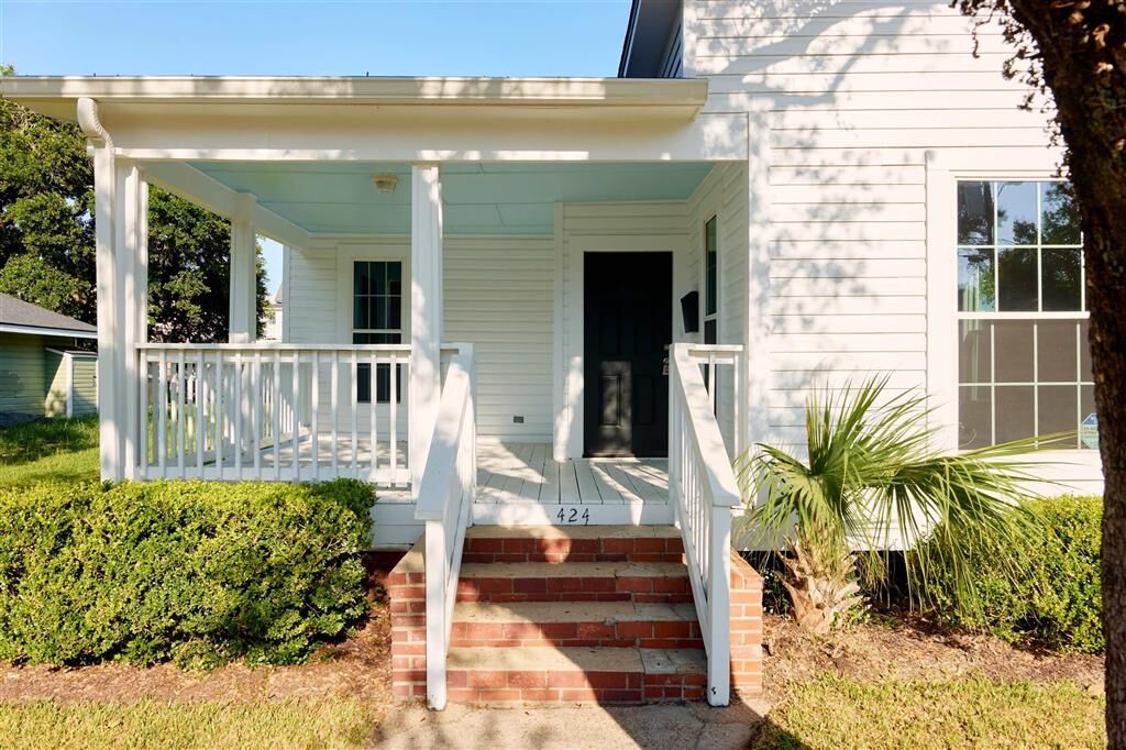 Property Photo: 424 Hodges Street LA 70601