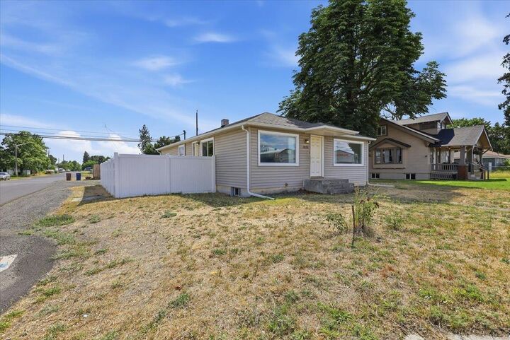 Property Photo: 1828 E Francis Ave WA 99208