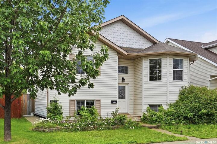 Property Photo: 835-837 Rutherford Way SK S7N 0H1
