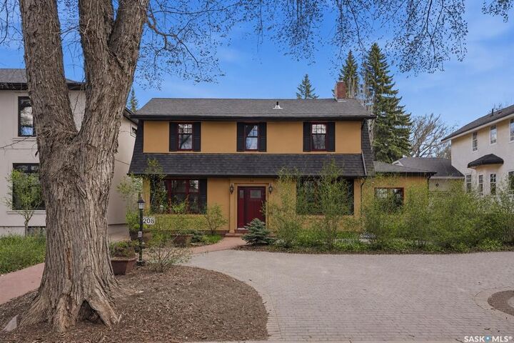 208 Saskatchewan Crescent W — photo 1