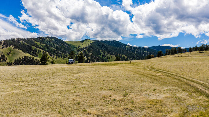 Property Photo: 72 Old Antlers Way Way WY 82834