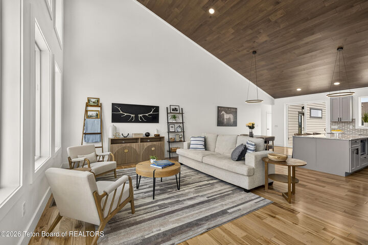 Property Photo: 1045 Iroquois Avenue ID 83422