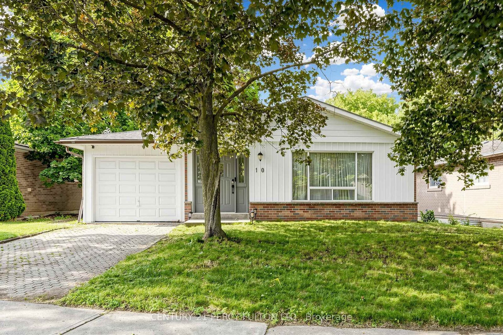 Property Photo: 10 Devins Drive ON L4G 2Z1