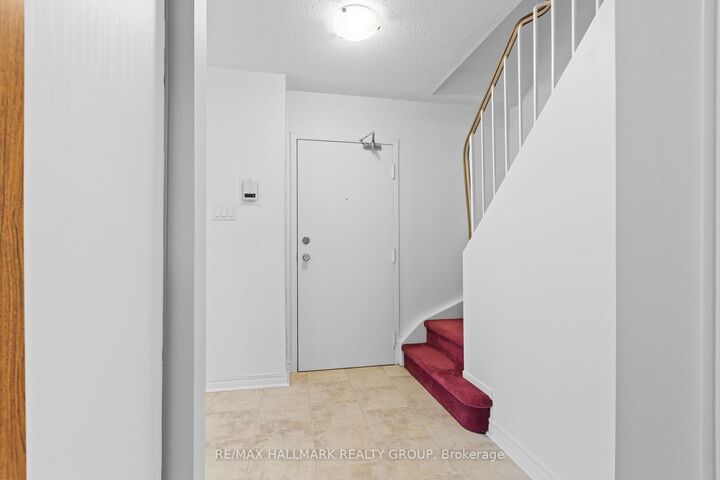 Property Photo: 520 Fenerty Court 8 ON K2L 3B1