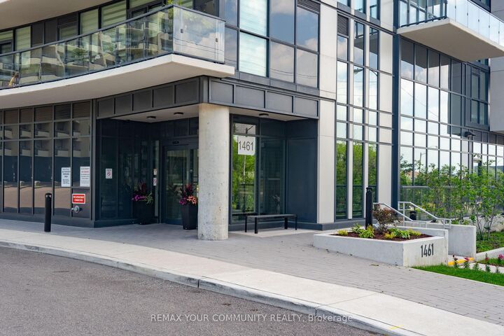Property Photo: 1461 Lawrence Avenue 1504 ON M6L 0A6