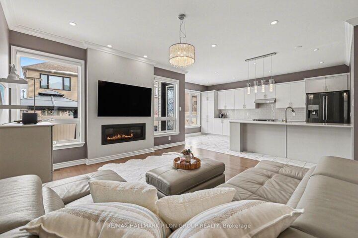 Property Photo:  266 Shinleaf Crescent  ON K1W 0J2 