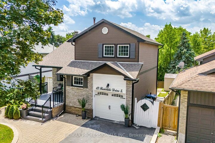 Property Photo:  12 Richvale Drive S  ON L6Z 1M4 