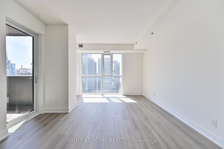 Property Photo: 318 Richmond Street W 3506 ON M5V 0B4