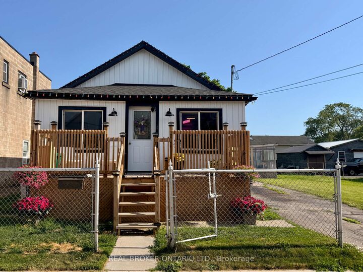 Property Photo: 314 Broadway Street ON L3C 5L9