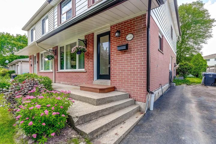 Property Photo:  2651 Hollington Crescent  ON L5K 1E8 