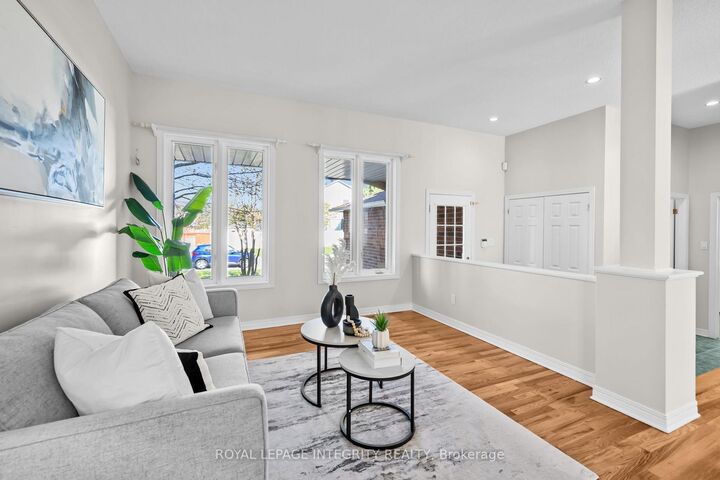 Property Photo:  4 Tamarack Place N  ON K2J 4R3 