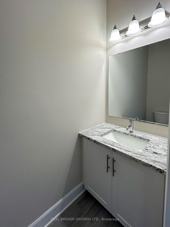 Photo de la propriété:  228 Hooper Street  ON K7C 0W2 
