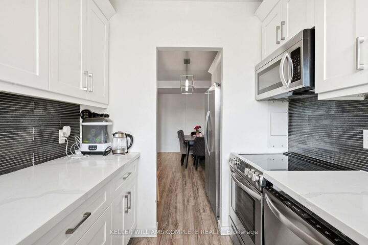 Property Photo: 15 Nicklaus Drive 17 ON L8K 5J5