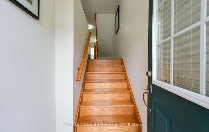 Property Photo: 3020 Cedarglen Gate 21 ON L5L 4S7