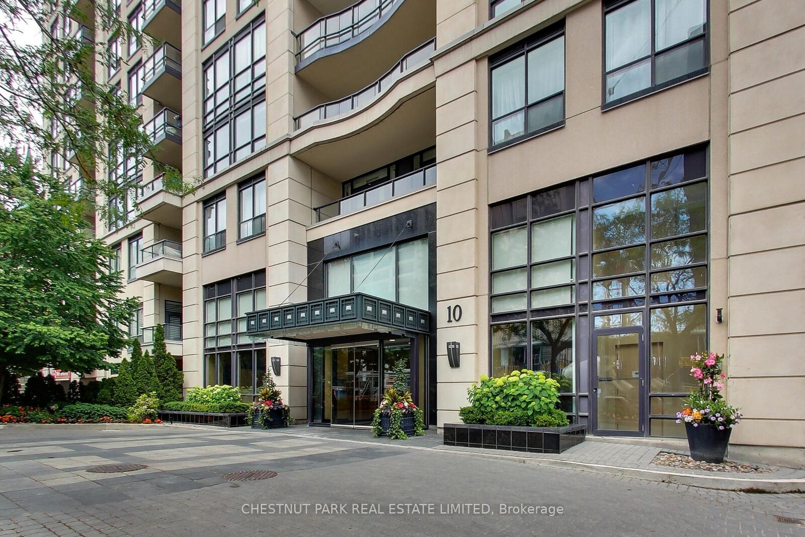 Property Photo: 10 Delisle Avenue 414 ON M4V 3C6