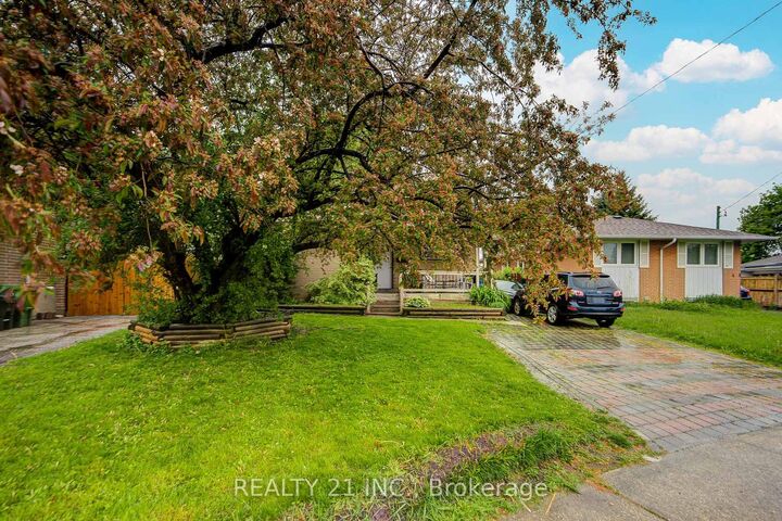 Property Photo:  44 Sundance Crescent  ON M1G 2M2 