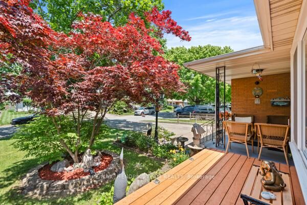 Property Photo:  33 Meadowbrook Crescent  ON L2M 7G8 