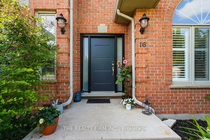 Property Photo:  16 Fitzwilliam Boulevard  ON N6H 5H9 
