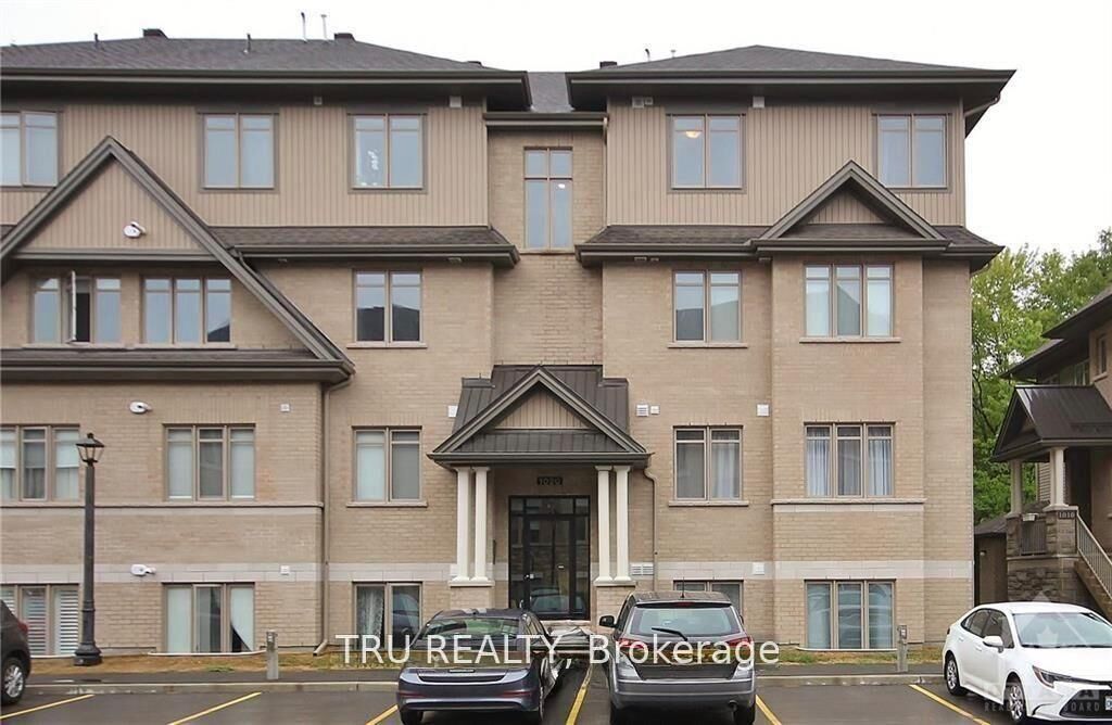 Property Photo:  1020 Beryl Private C  ON K1V 2M4 