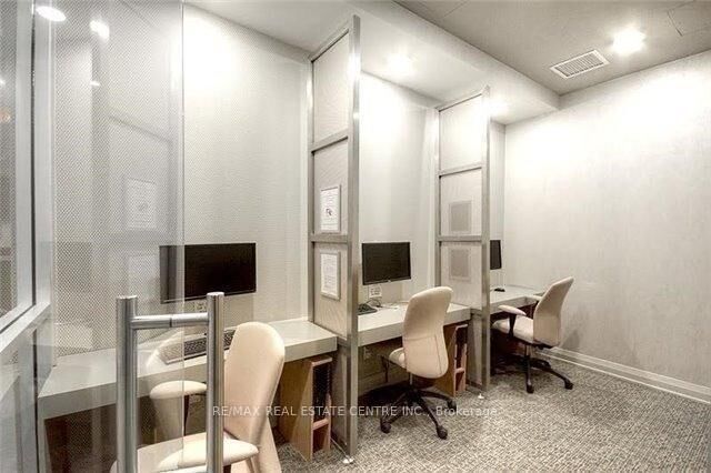 Property Photo: 763 Bay Street 4012 ON M5G 2R3