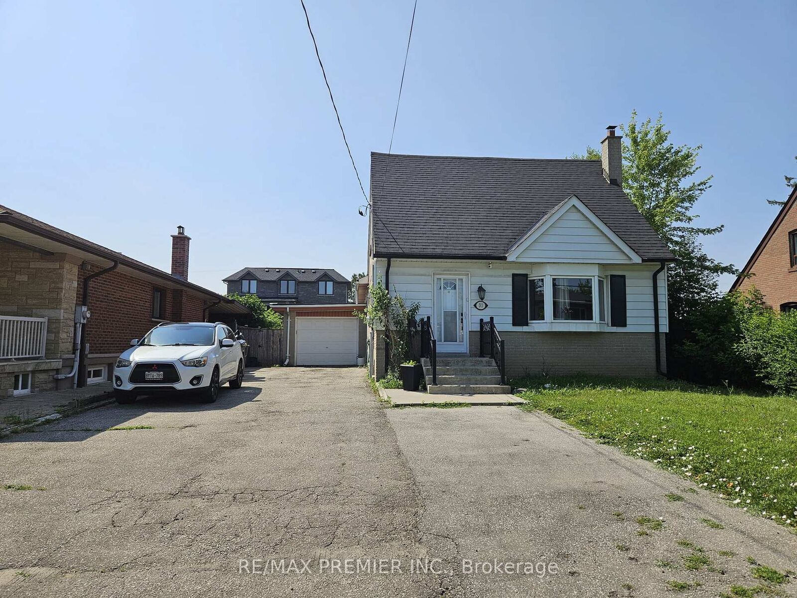 Property Photo:  31 Compton Crescent Bsmt Apt A  ON M3M 2C3 