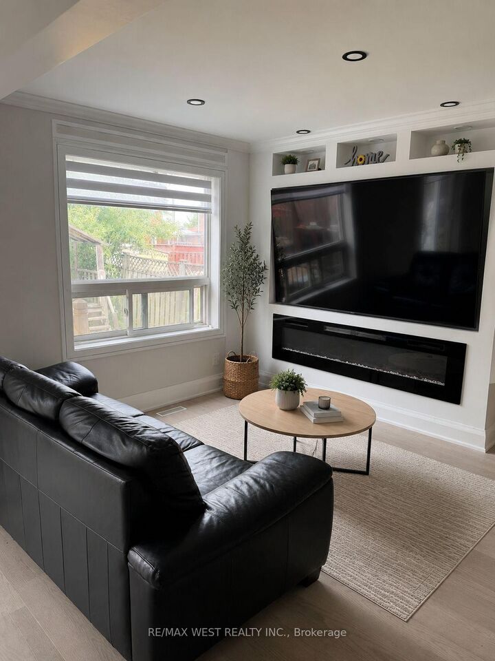 Property Photo:  137 Hudson Crescent  ON L3Z 2Y7 