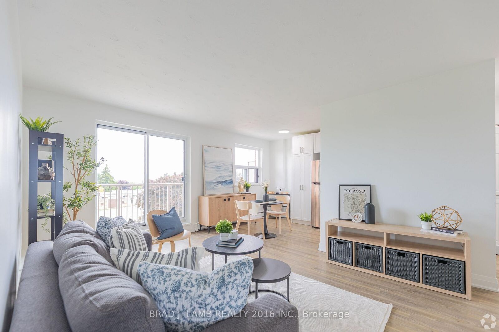 Property Photo: 718 Lawrence Road E 501 ON L8K 1Z6