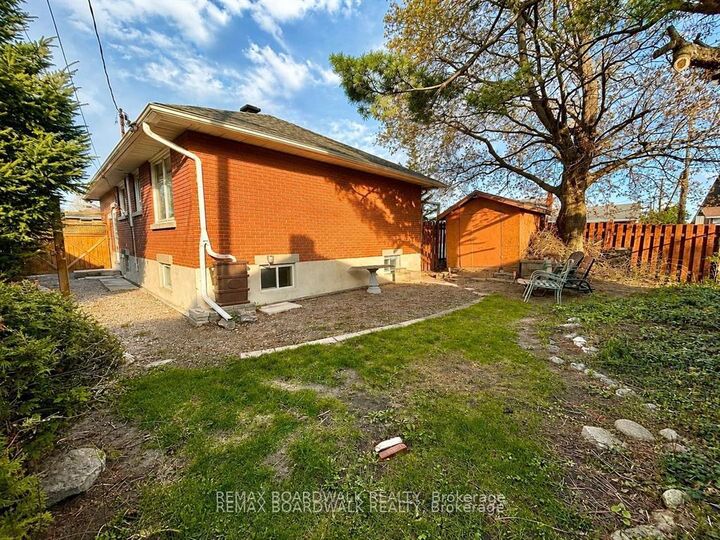 Property Photo: 625 Clarke Avenue ON K1K 0Y6