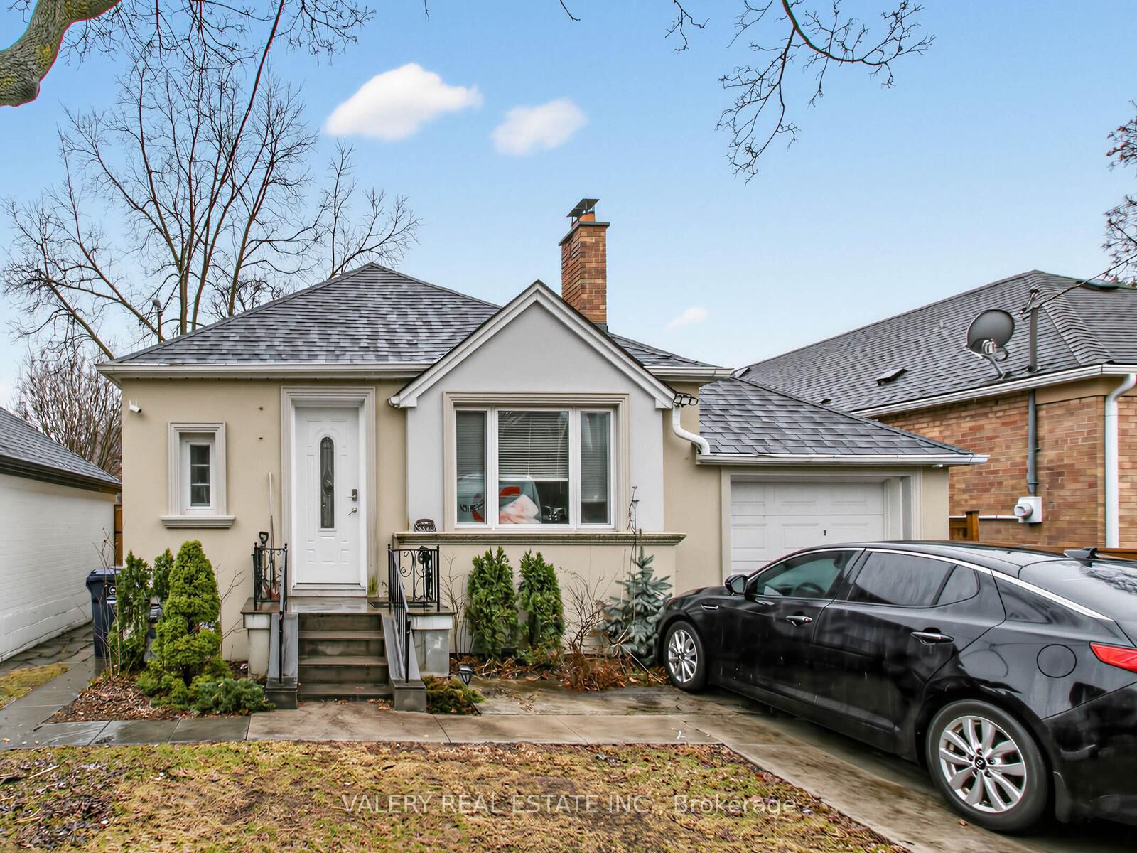 Property Photo:  133 Meadowvale Drive Lower  ON M8Z 3K2 