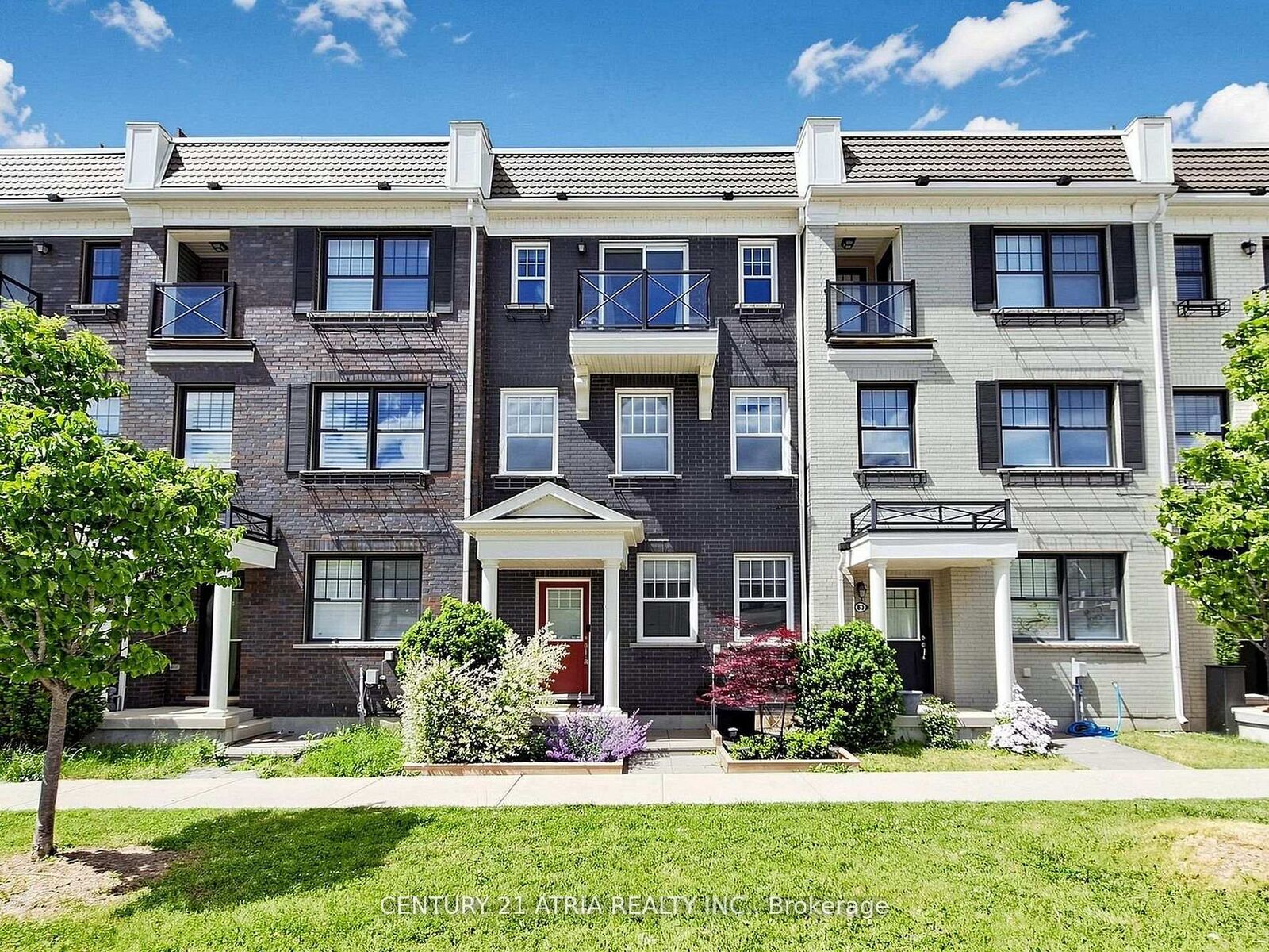 Property Photo: 79 Boadway Crescent ON L4A 1Y1