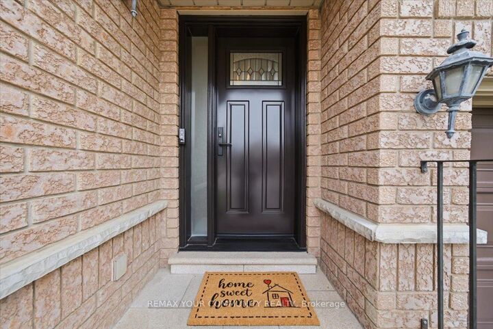 Property Photo:  202 Matthew Drive  ON L4L 9B1 