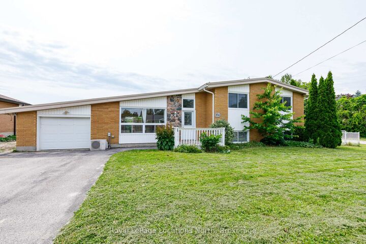 594 Oak Street — photo 1