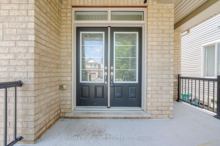 Property Photo:  570 Windfields Farm Drive  ON L1L 0L8 