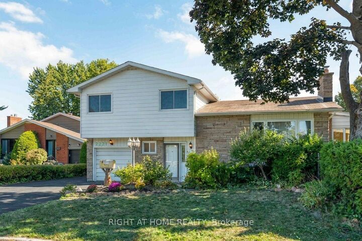 Property Photo: 2221 Circle Place ON K1G 3E2