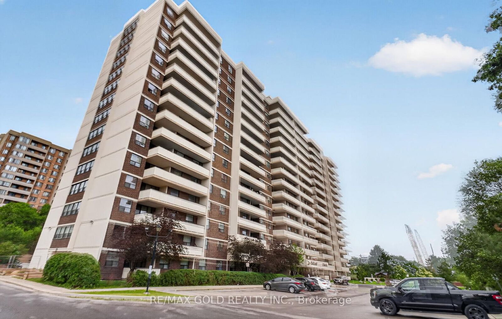 Property Photo: 3 Lisa Street 1109 ON L6T 4A2