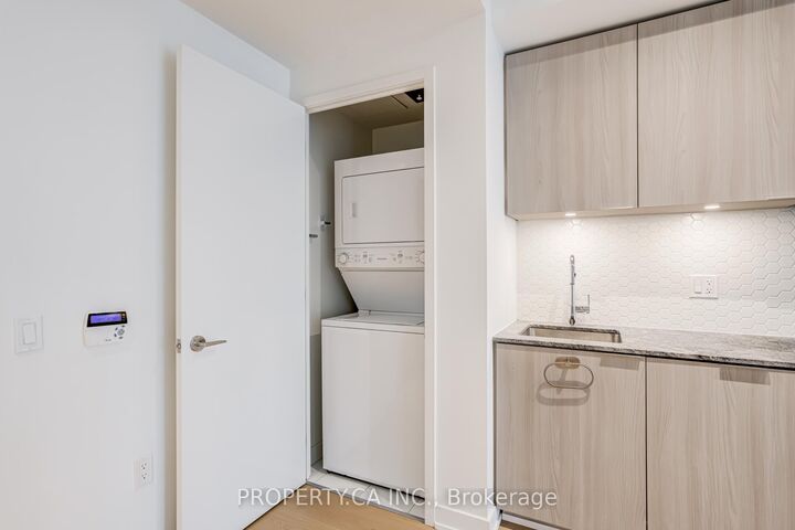 Property Photo:  15 Queens Quay E 419  ON M5E 0C5 