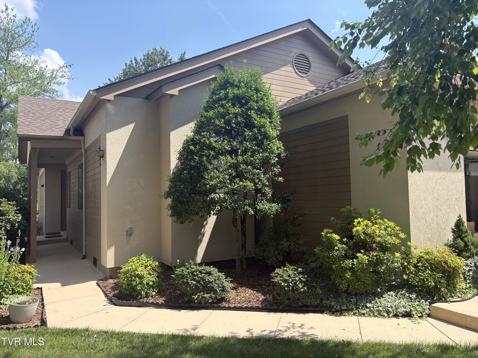 Property Photo:  829 Xanadu Court  TN 37604 