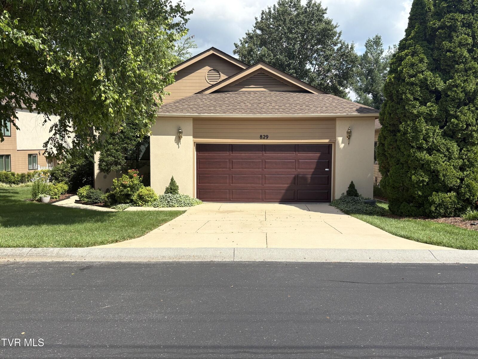 Property Photo: 829 Xanadu Court TN 37604