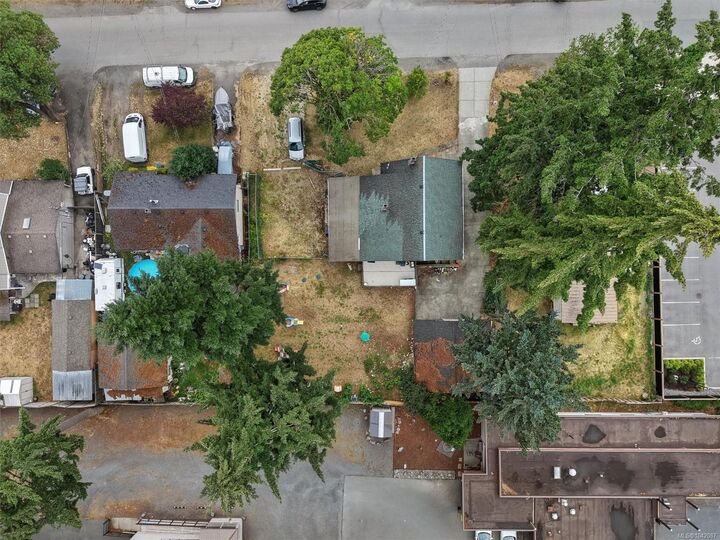 Property Photo:  588 Heatherly Rd  BC V9C 1K1 