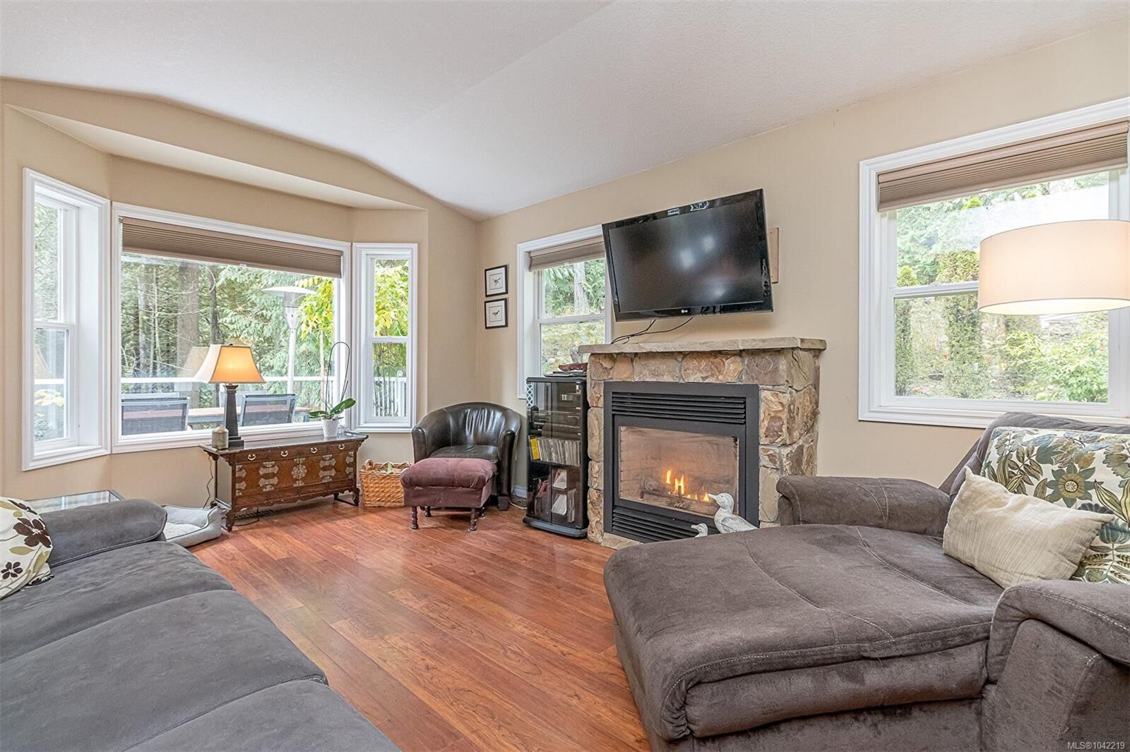 Property Photo: 350 Dogwood Dr BC V9G 1A8