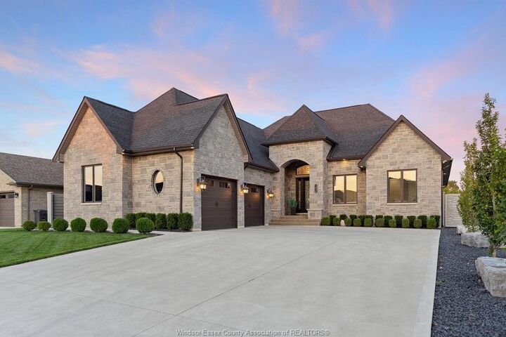 1456 Mullins Drive — photo 1