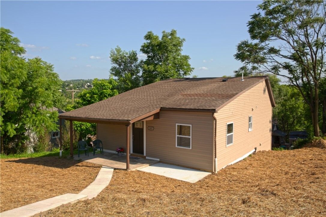 Property Photo: 387 W Wylie Ave PA 15301