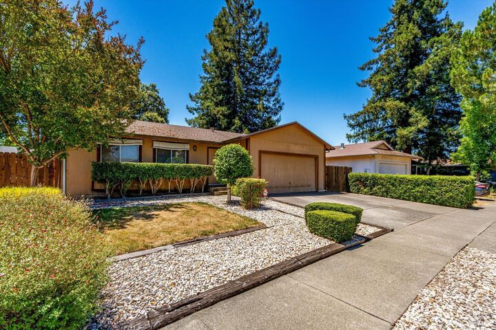 Property Photo:  2340 Donna Maria Way  CA 95403 