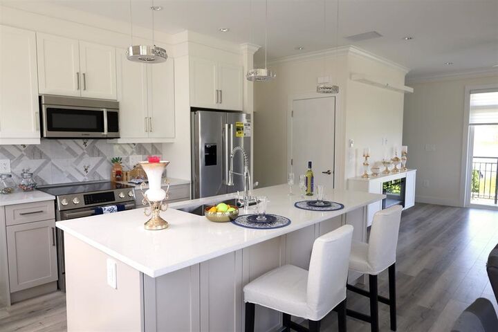 8181 135A Street 27 — photo 1