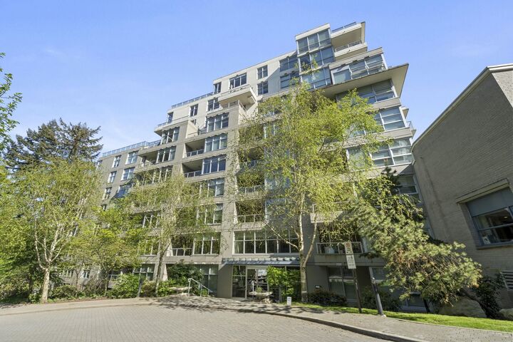 9262 University Crescent 605 — photo 1