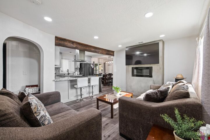 Property Photo: 820 S Bradley Street CA 93292