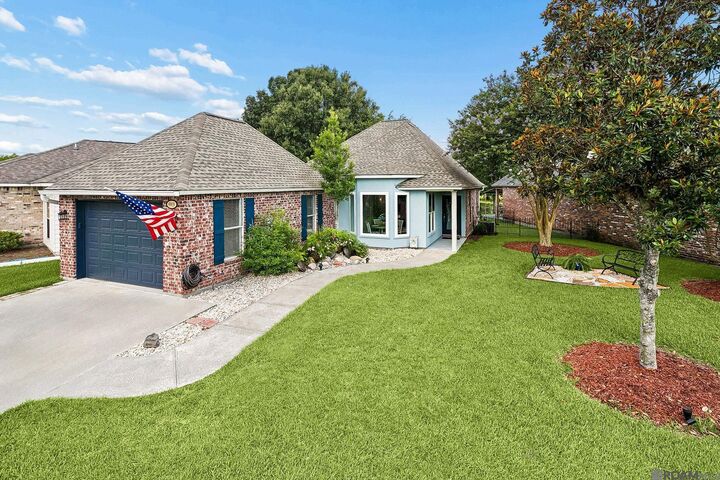 Property Photo:  6009 Courtyard Dr  LA 70737 