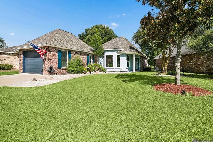 Property Photo: 6009 Courtyard Dr LA 70737