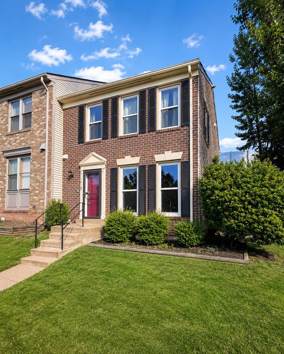 Property Photo: 14187 Royal Oak Lane VA 20120