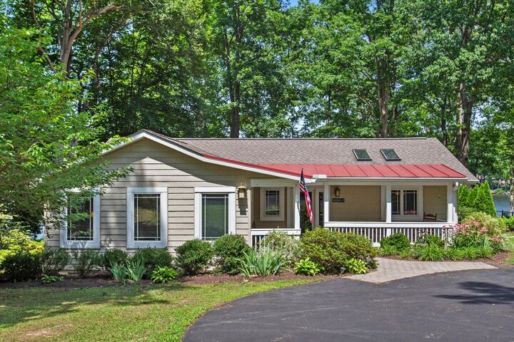 Property Photo:  322 Lake Caroline Drive  VA 22546 